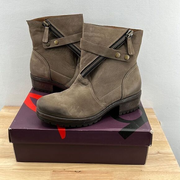 Bueno Fast Bootie- Taupe Nubuck- EU Size 42 (US 11)- NIB - Picture 1 of 7